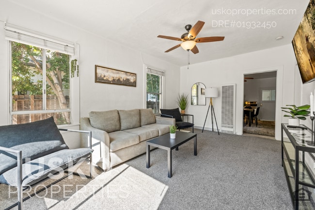 Building Photo - 808 Main St