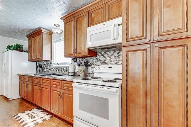 Building Photo - 465 Water View Dr