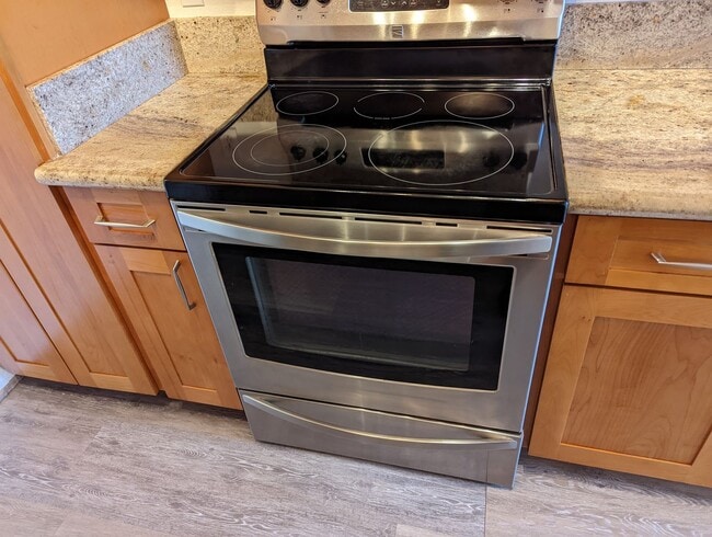 Building Photo - Charming 2-Bedroom Townhouse at Haiku Poin...