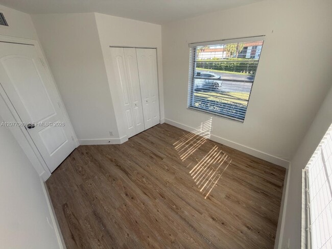 Building Photo - 9937 Three Lakes Cir