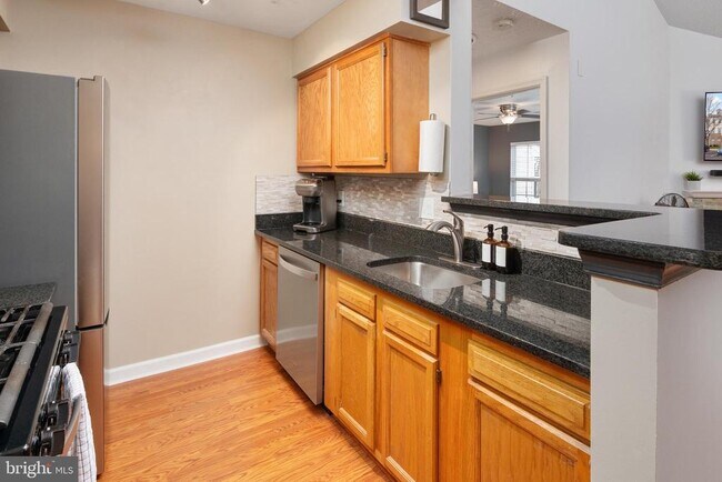 Building Photo - 8961 Town Center Cir