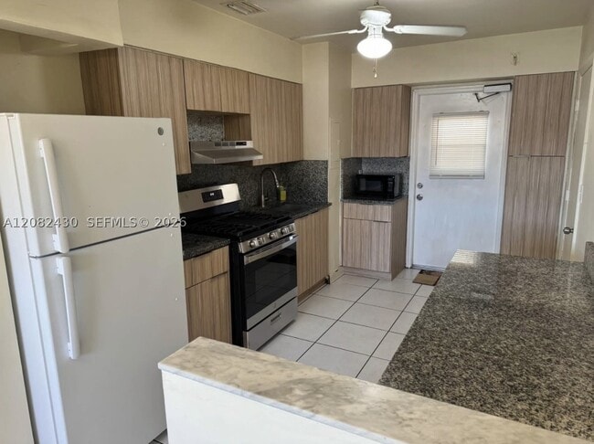 Building Photo - 510 W 36th Pl