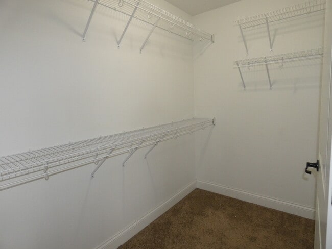 Building Photo - 627 N Edgemere Dr