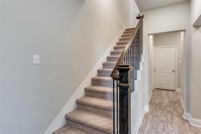 Building Photo - 4238 Shavano Dr