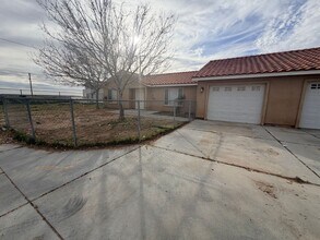 Building Photo - 9236 Peach Ave