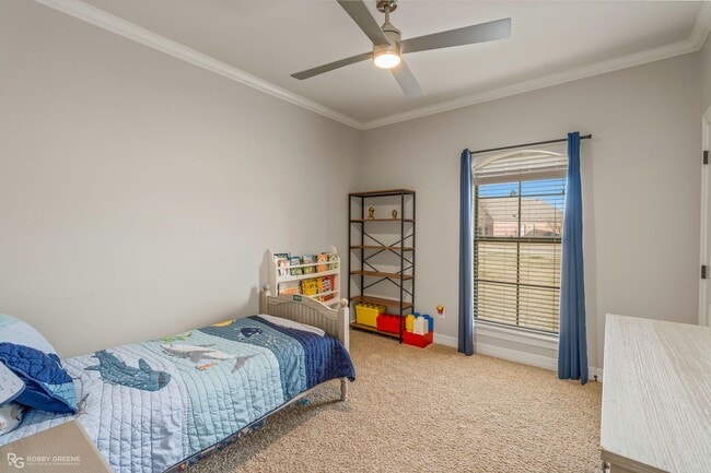 Building Photo - Beautiful 4 bedroom/4 Bathroom Home with a Peaceful Backyard