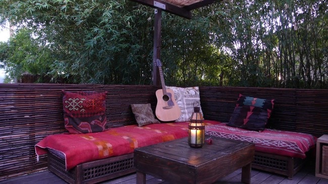 outdoor livingroom - 11818 Pacific Ave