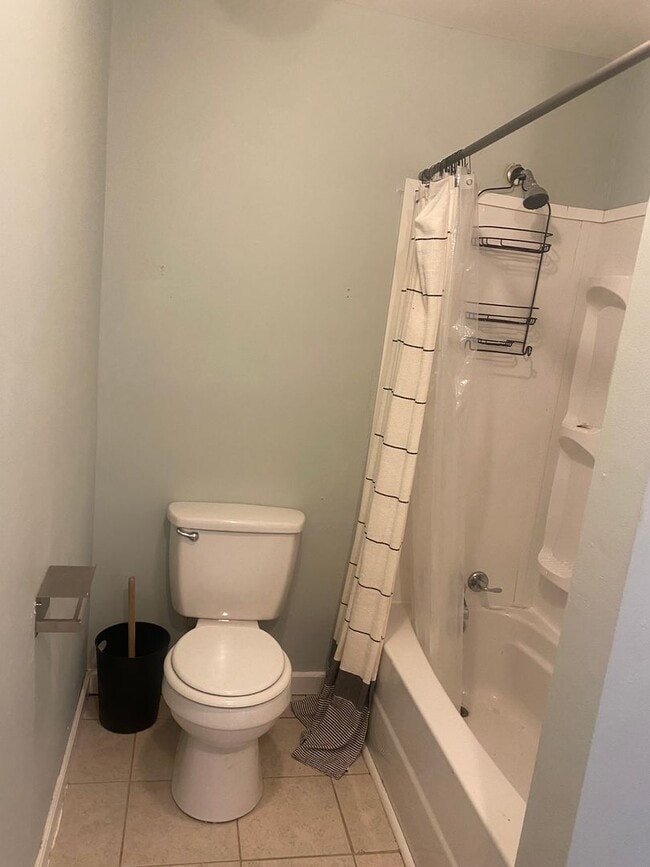 Building Photo - 933 Roosevelt Blvd