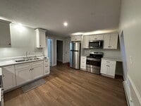 Building Photo - Charming 2-Bedroom Apartment in Portland's East End!