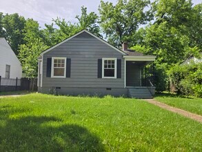 Building Photo - 3703 Fairoaks Ave