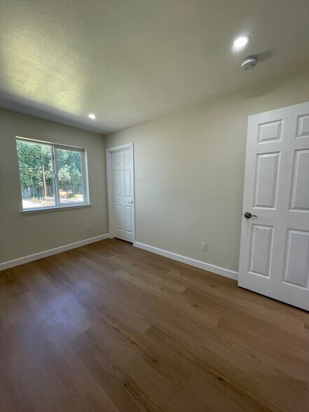 Building Photo - 320 N 18th St