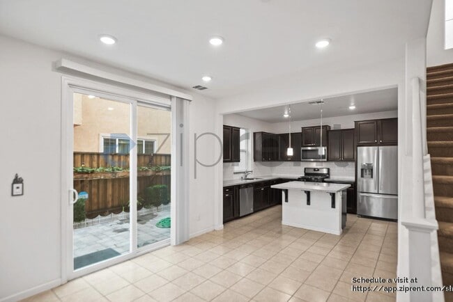 Building Photo - 1339 Sauvignon St