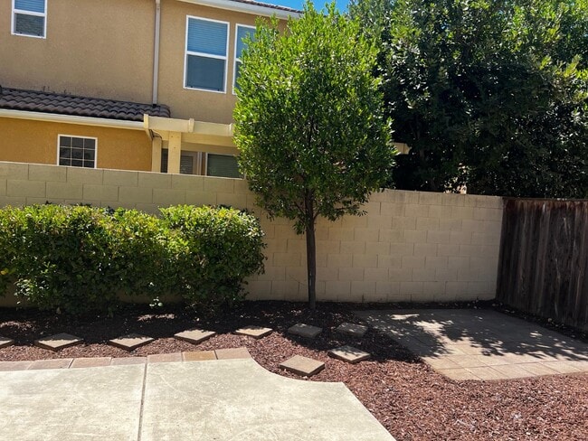 Building Photo - 7037 N Creative Dr