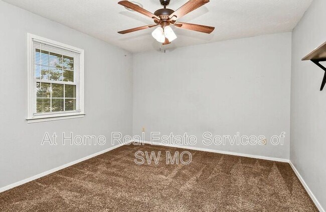 Building Photo - 834 E Manchester Dr