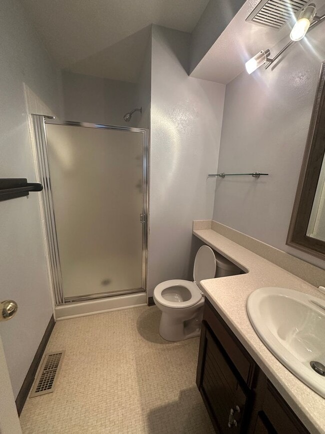 Building Photo - 2 bedroom Condo nearby Cherry Creek