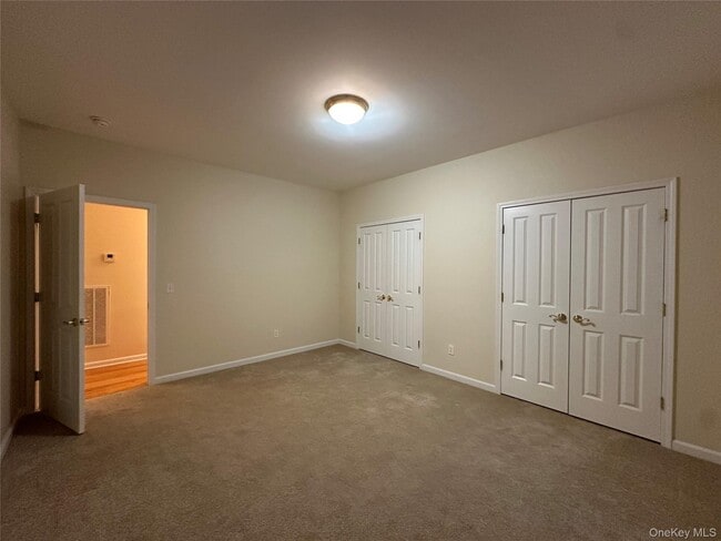 Building Photo - 75 Quaker Ave