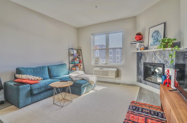 Building Photo - 212 70th St