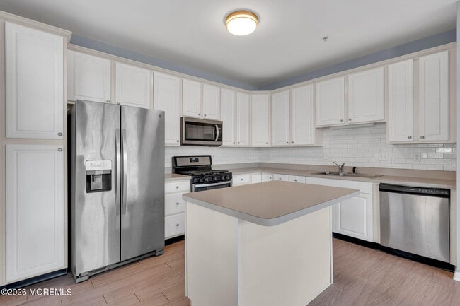 Building Photo - 301 St Andrews Pl