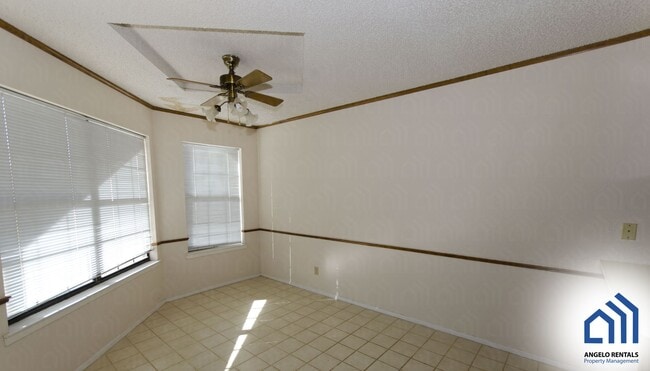 Building Photo - 6 MONTH LEASE!! SPACIOUS Southland 4 bed/3...