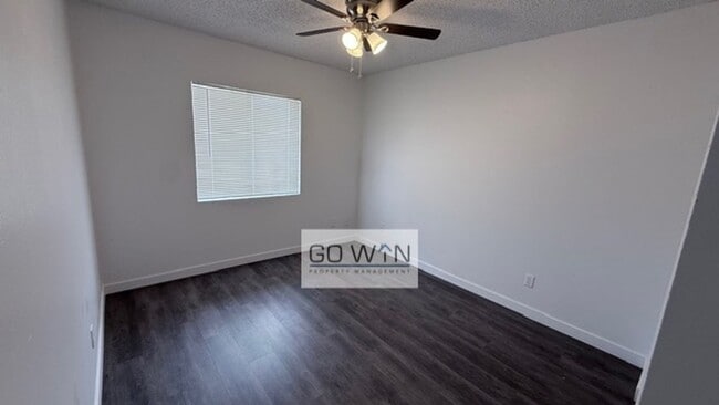 Building Photo - 4 Bed/ 2 Bath - House W/ Large Backyard