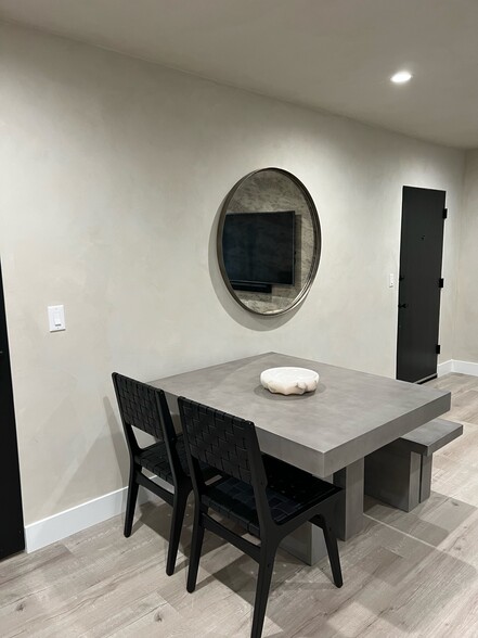 Building Photo - 465 S Le Doux Rd