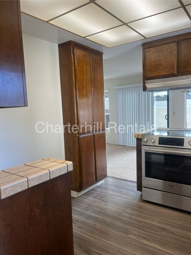 Building Photo - Lovely single level condo in Brush Creek V...