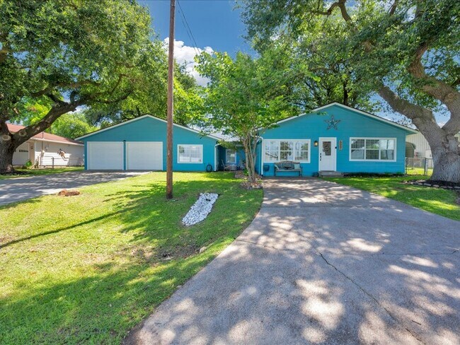 Building Photo - 683 Water View Dr
