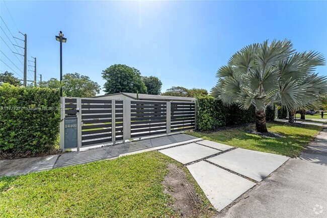 Building Photo - 14401 SW 79th Ave
