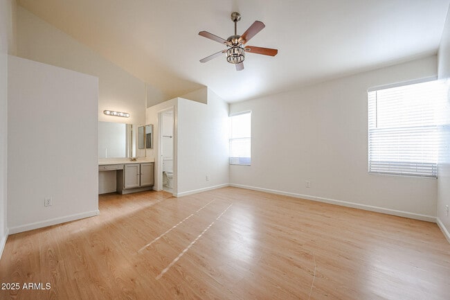 Building Photo - 214 S Rush Cir E