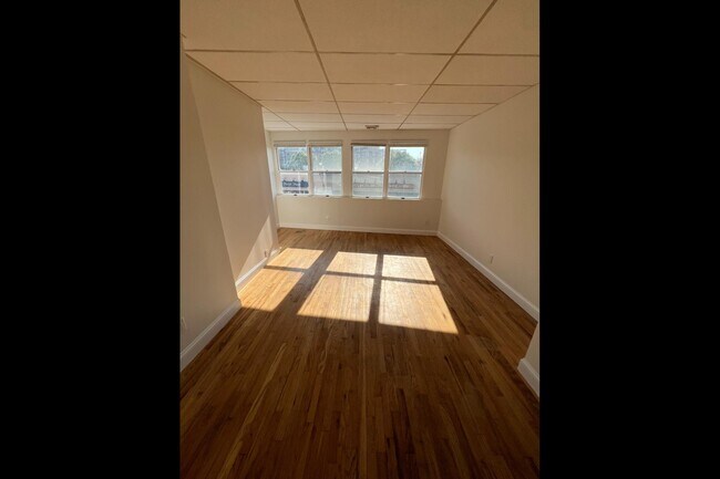 Building Photo - 308 Maple Ave