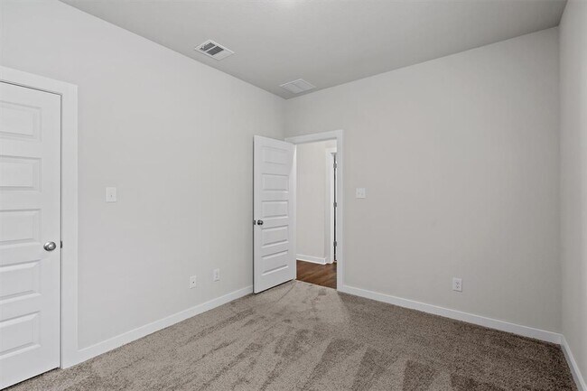 Building Photo - 113 Biscayne Dr