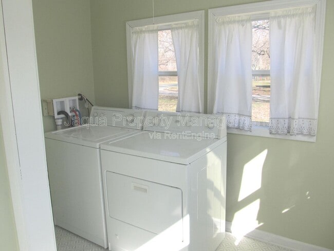 Building Photo - 6234 E V Ave