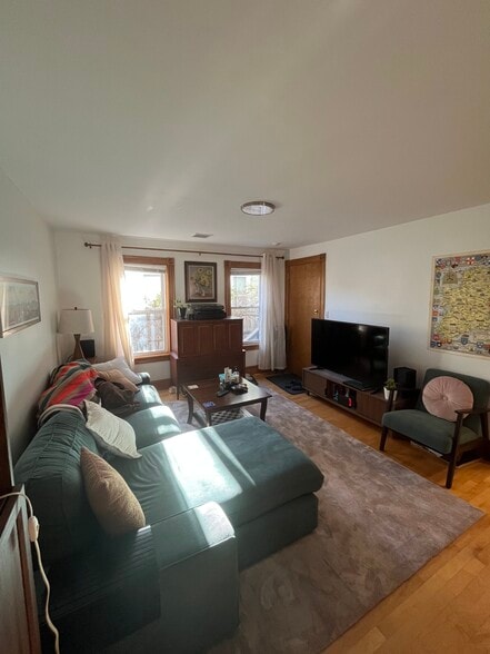 Building Photo - 148 Gore St