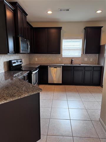 Building Photo - 813 Oak Valley
