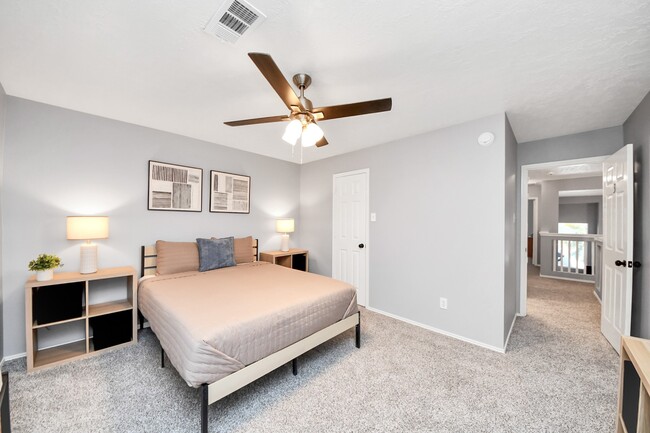 Building Photo - 12711 Laurel Bank Way