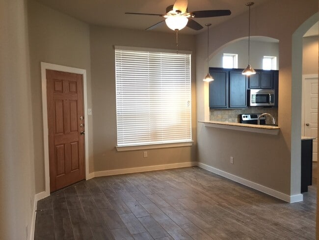 Building Photo - LUXURY 2 STORY DUPLEX LOCATED IN MIDLOTHIAN, TEXAS!