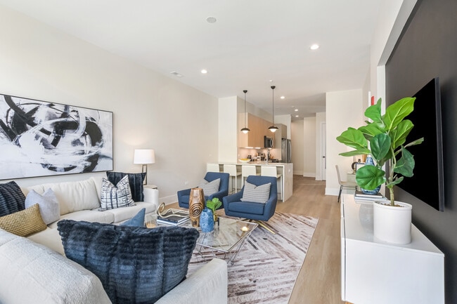 Building Photo - 5753 N Broadway