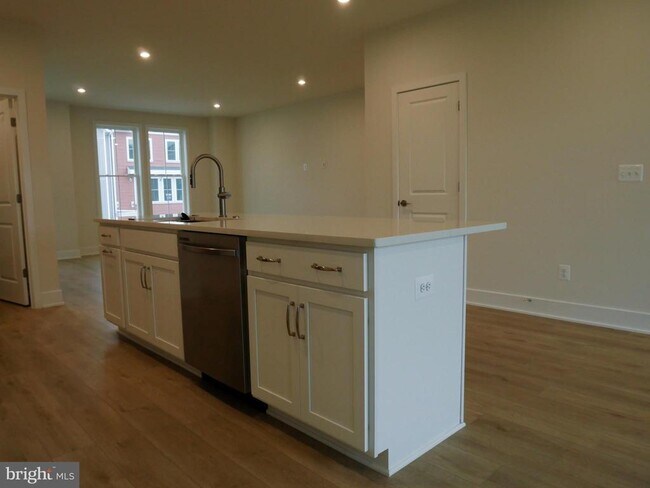 Building Photo - 120 Galaxy Pl