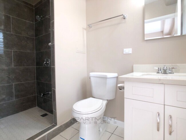 Building Photo - 2543 Kuhio Ave.