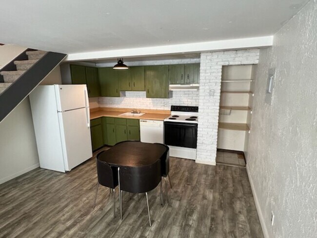 Building Photo - 1BD 1BTH Townhouse near Belmar