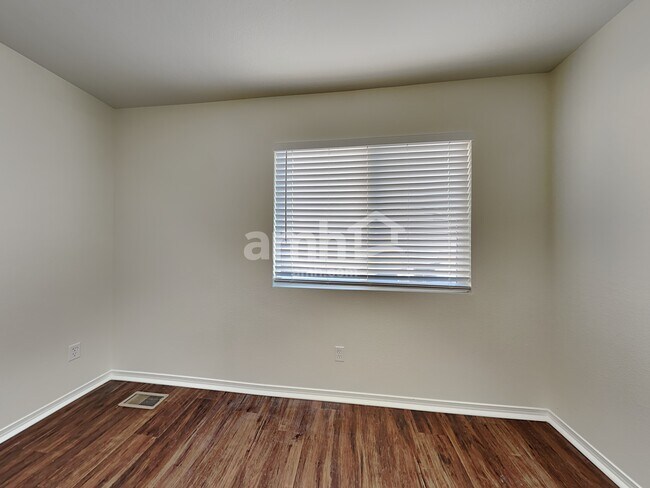 Building Photo - 6594 Abbeywood Dr