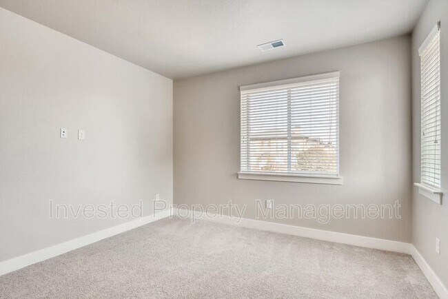 Building Photo - 981 S Sable Blvd