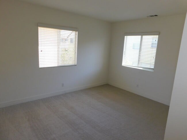 Building Photo - Beautiful 3 BD + Loft 2.5 BA Two Story SFR, close to The Marketplace!