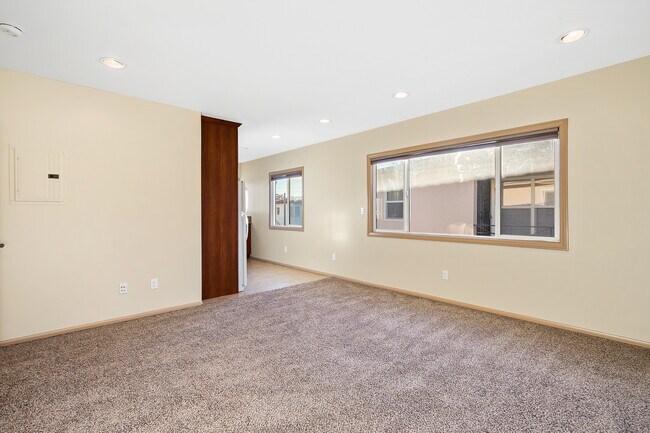 Building Photo - 113 N 1st St