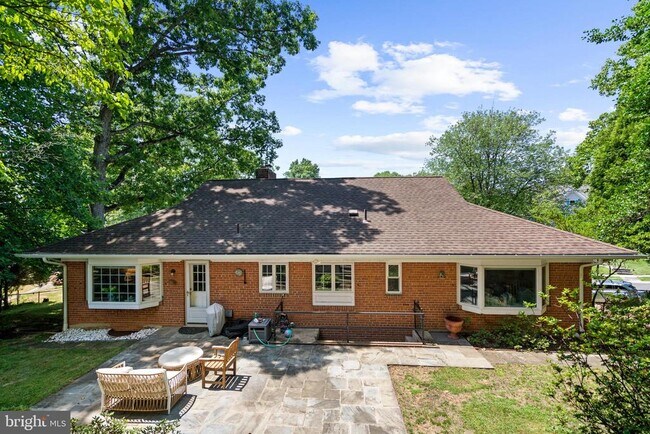 Building Photo - 5201 Brookeway Dr