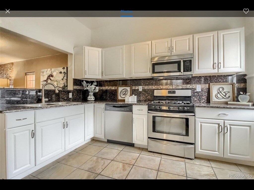 Kitchen - 3451 N Downing St