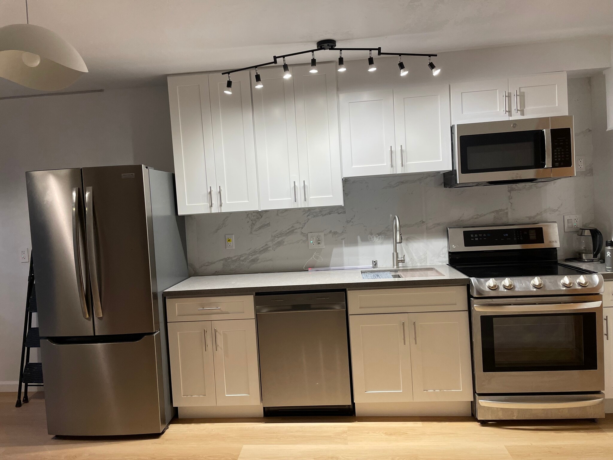 Building Photo - 144 Locksley Ave