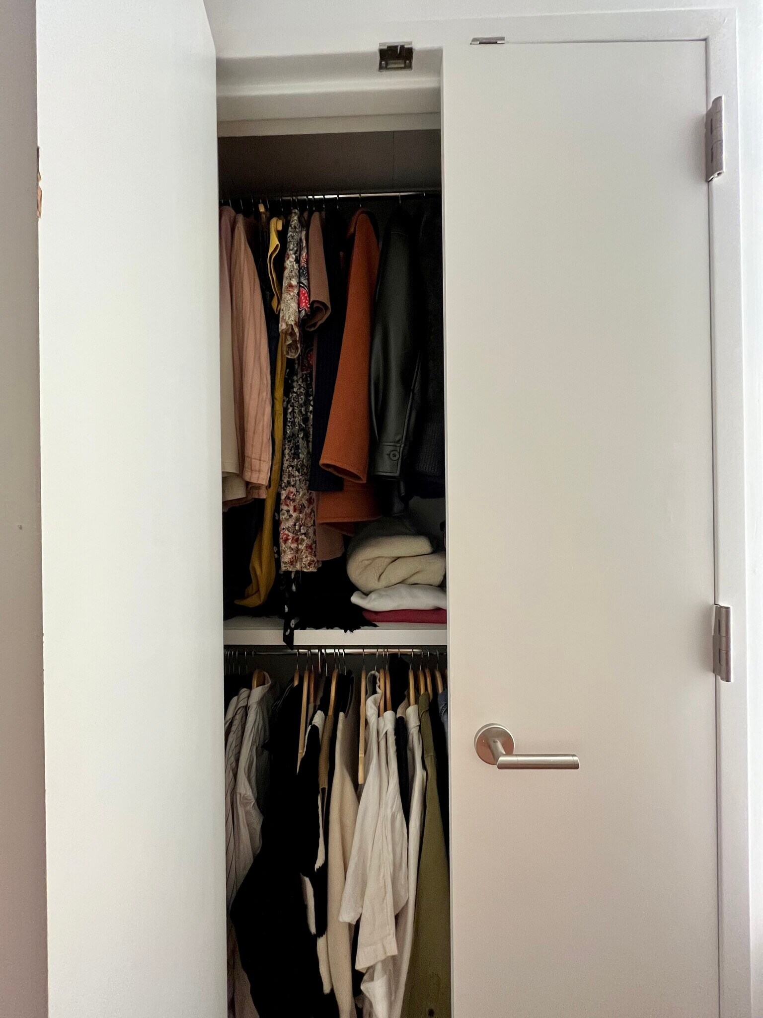 Bedroom closet - 100 Lovejoy Wharf