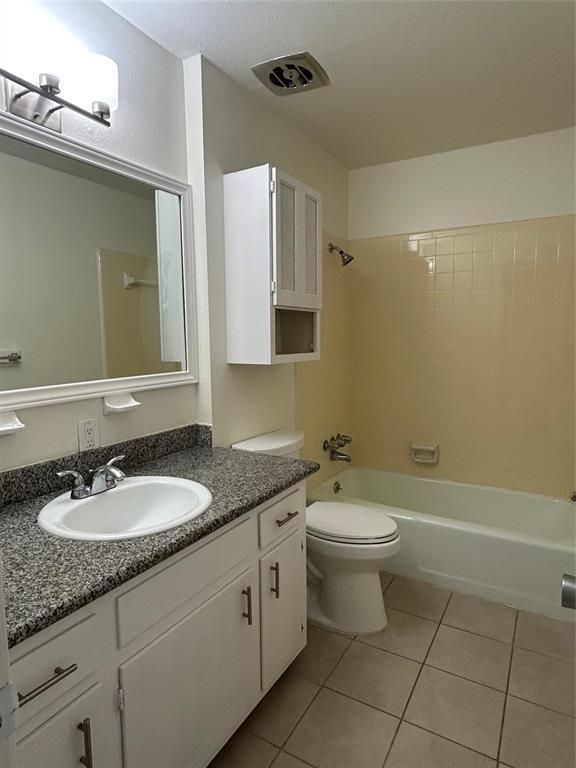 Building Photo - 5902 De Lange Ln