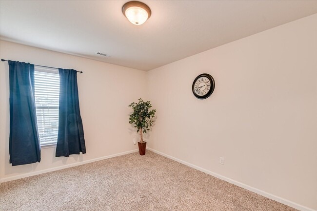 Building Photo - 880 Westlawn Dr